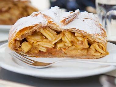 Viennese Apflestrudel, Austrian sweet delicacy