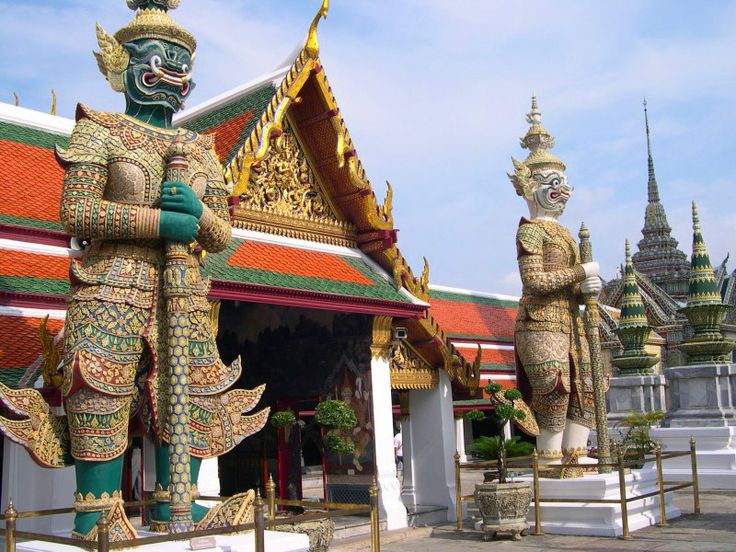 elegancy emerald buddha temple