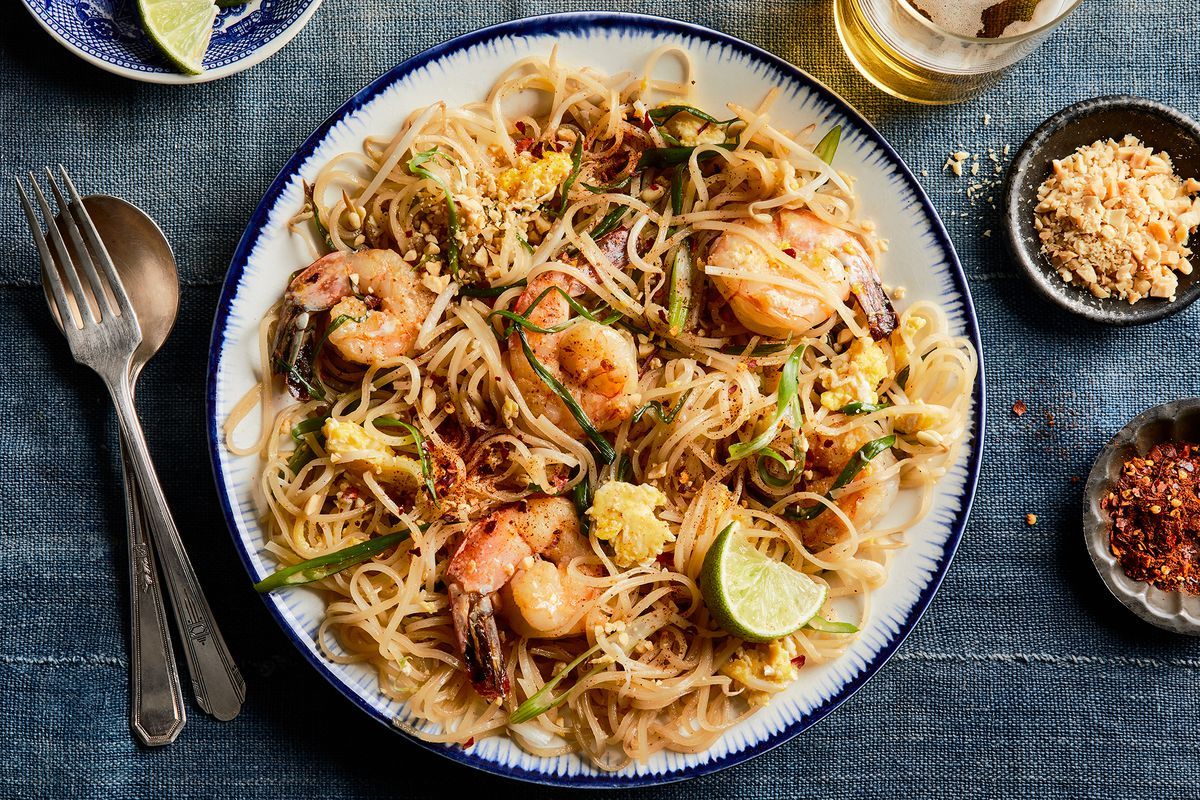 pad thai seafood noodles