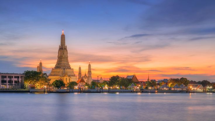 beautiful tower wat arun