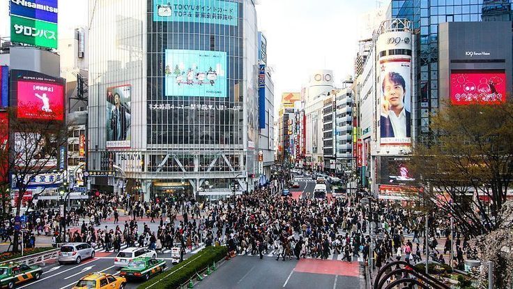 Feel the atmosphere Shibuya Crossing