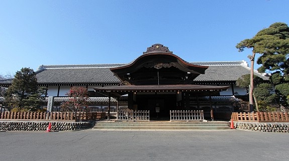 Place of throne Honmaru Palace