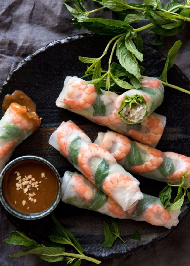 Steamed prawns and fresh vegetables Spring Rolls 