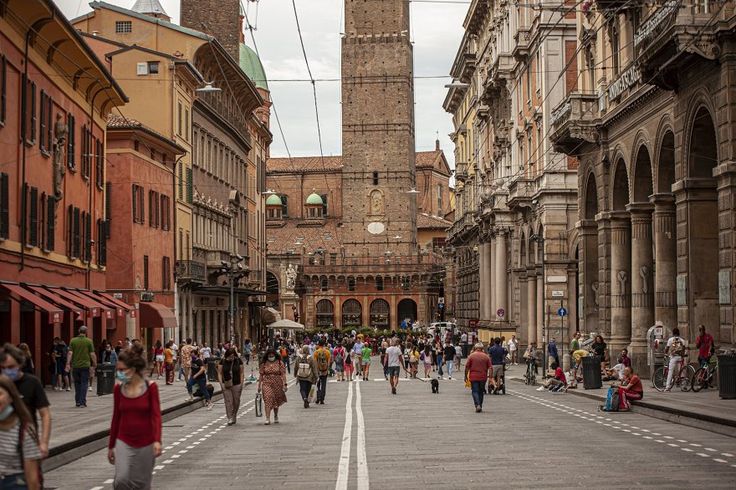 Via Rizzoli, Bologna