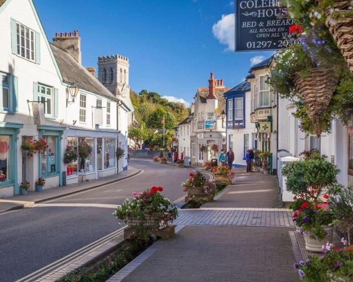 11 Wonderful Small Towns in England with a Soothing Atmosphere